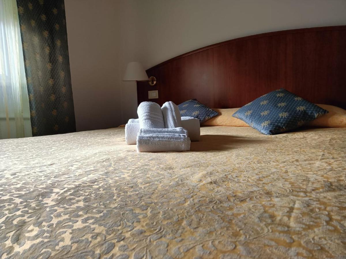 Domus Cesena Hotel ภายนอก รูปภาพ